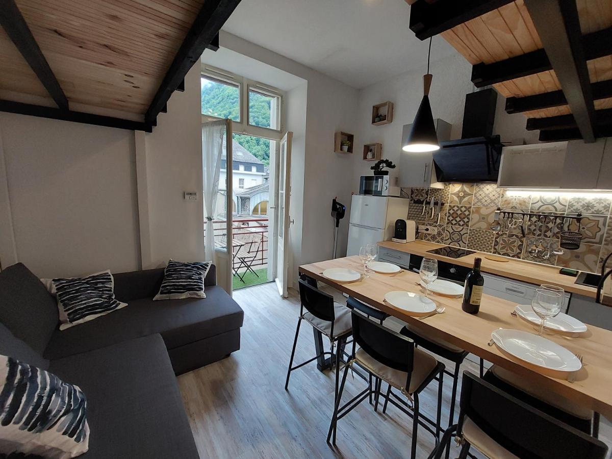 Appartement Mezzanine 6 Personnes Avec Balcon Vue Sur La Montagne Cauterets Exterior photo